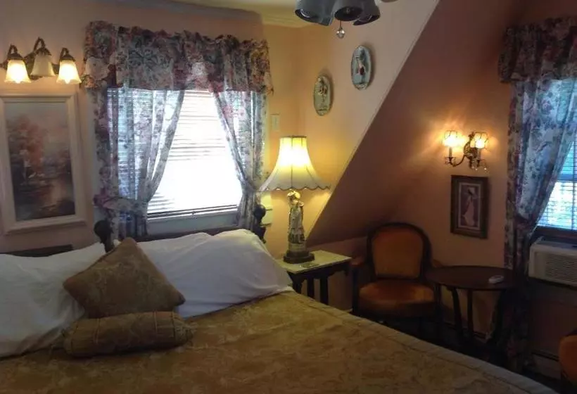 پانسیون The Bradford Carver Guest House