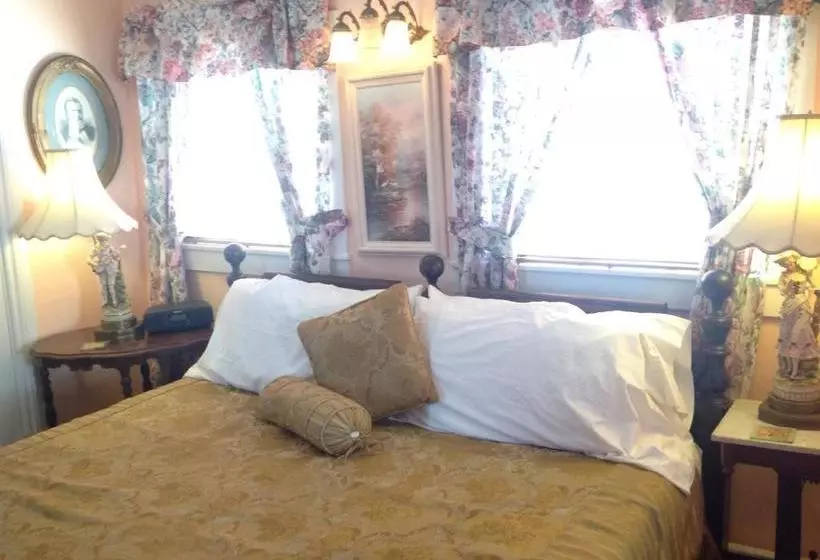 پانسیون The Bradford Carver Guest House