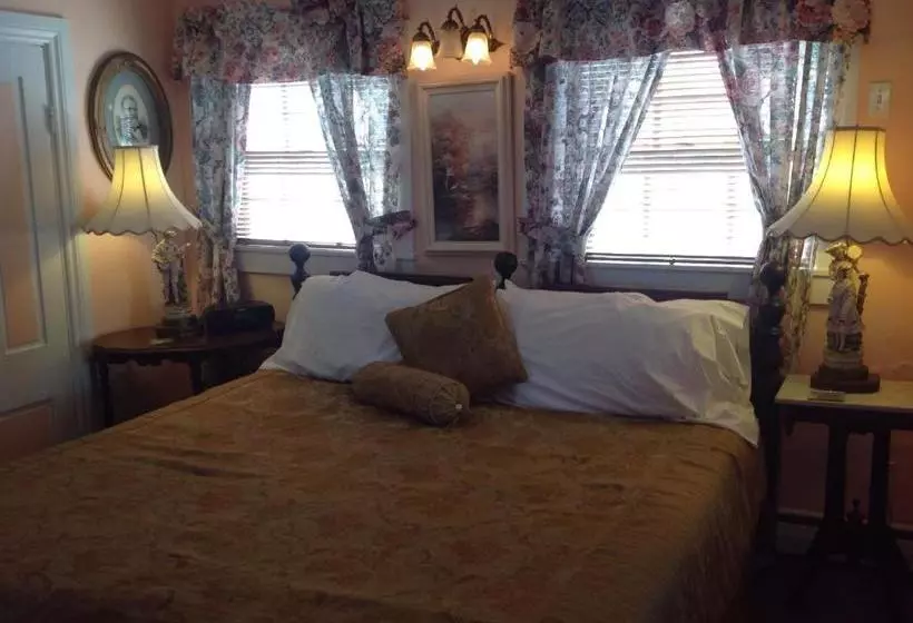 پانسیون The Bradford Carver Guest House