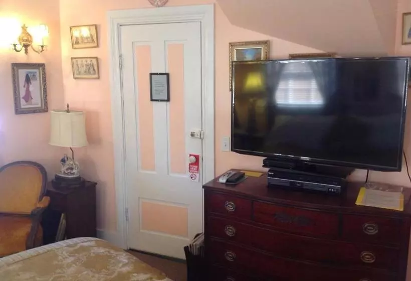 پانسیون The Bradford Carver Guest House