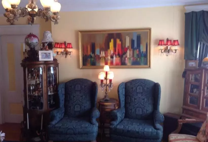 پانسیون The Bradford Carver Guest House