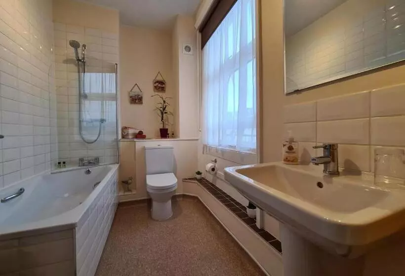 ベッドアンドブレックファースト 10to12 Folkestone