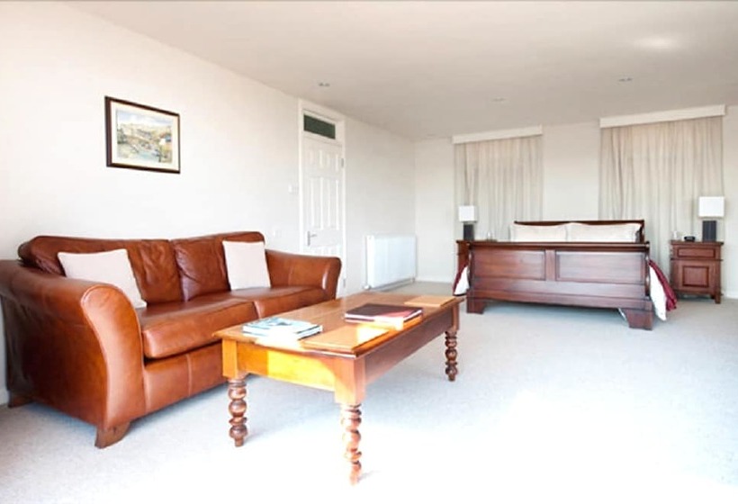 Bed and Breakfast Roughfirth House