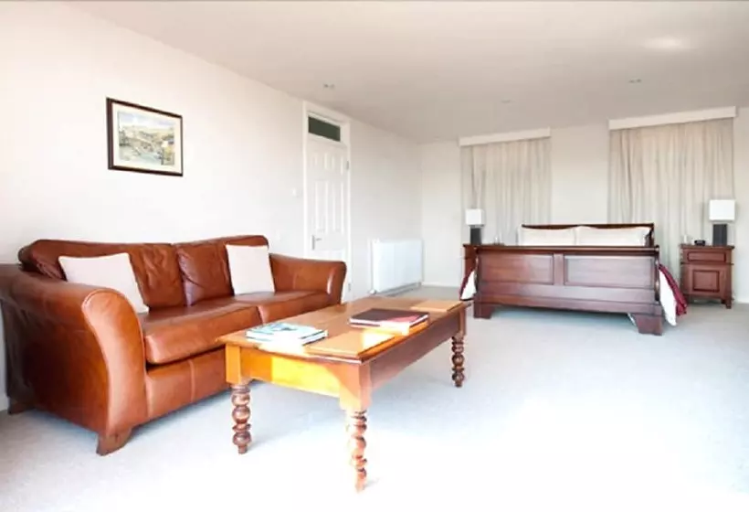 تختخواب و صبحانه Roughfirth House