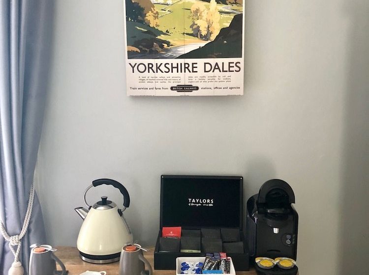 مبيت وإفطار The Clarendon Country Pub With Rooms