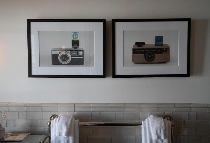 簡易ホテル Public House Lofts