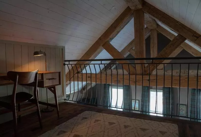 Hostelli Public House Lofts