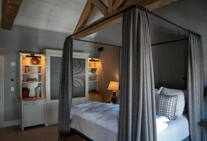 簡易ホテル Public House Lofts