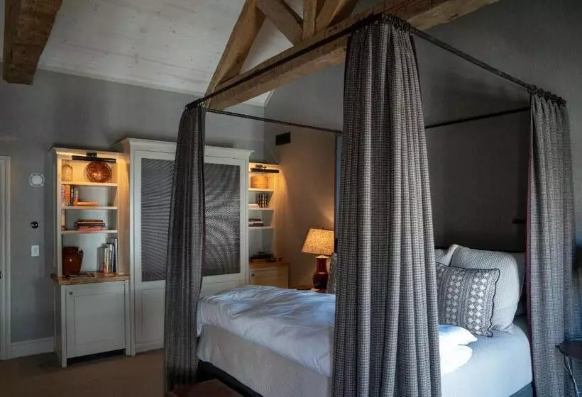 Hostelli Public House Lofts