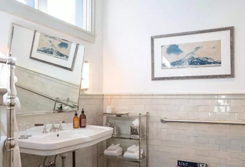 Hostelli Public House Lofts