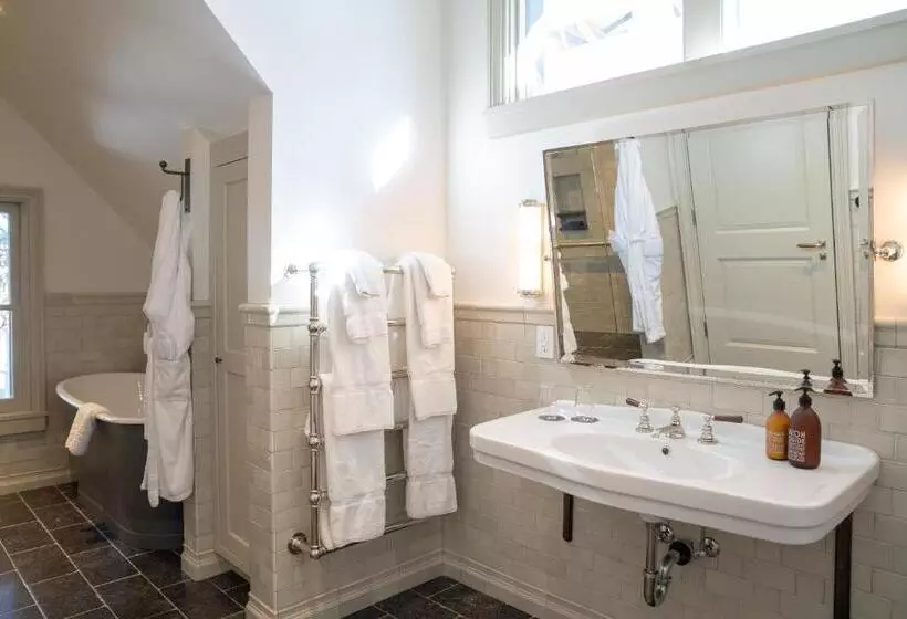 Hostelli Public House Lofts