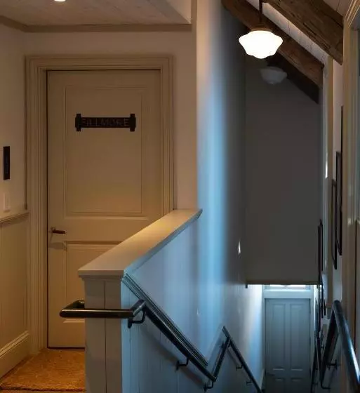 Hostelli Public House Lofts