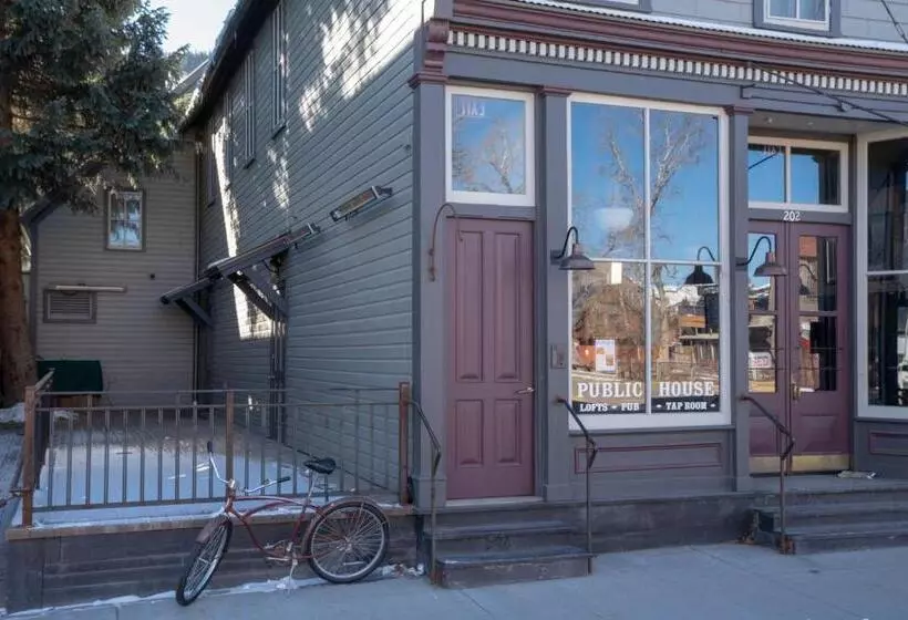 Hostelli Public House Lofts