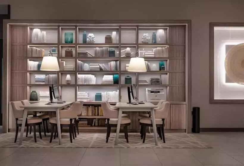 Ac Hotel By Marriott Manchester City Centre