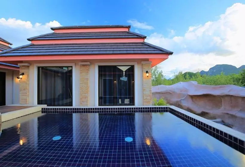 Hotelli Baan Oshi Beach