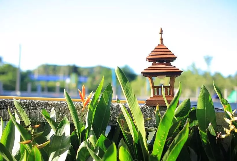 Hotelli Baan Oshi Beach