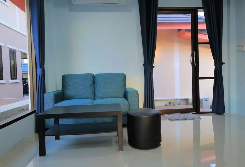 Hotelli Baan Oshi Beach