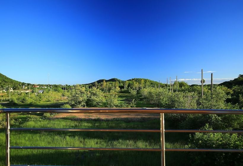 ホテル Baan Oshi Beach