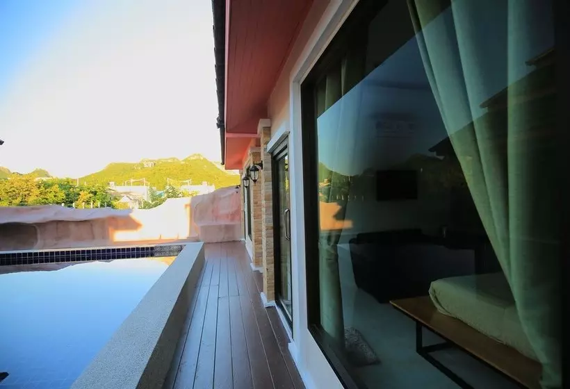 Hotelli Baan Oshi Beach