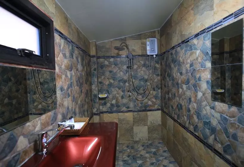 Hotelli Baan Oshi Beach