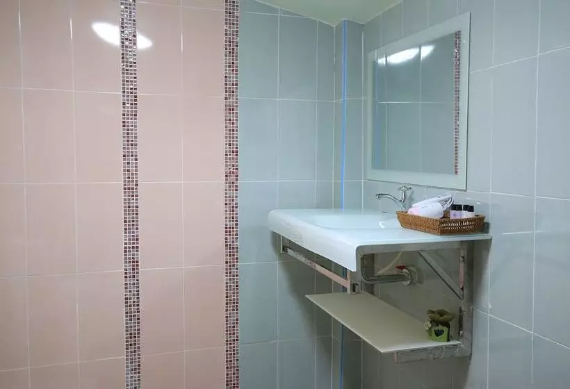 Hotelli Baan Oshi Beach