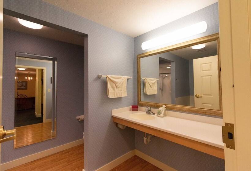 酒店 Essenhaus Inn & Conf. Center