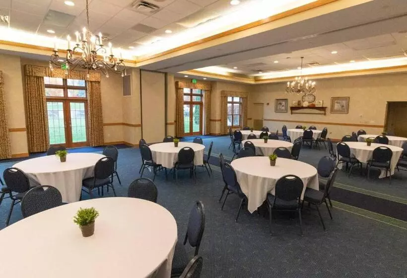 Hotelli Essenhaus Inn & Conf. Center