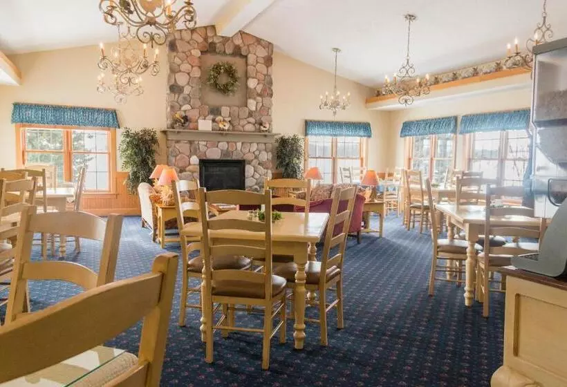 Hotelli Essenhaus Inn & Conf. Center