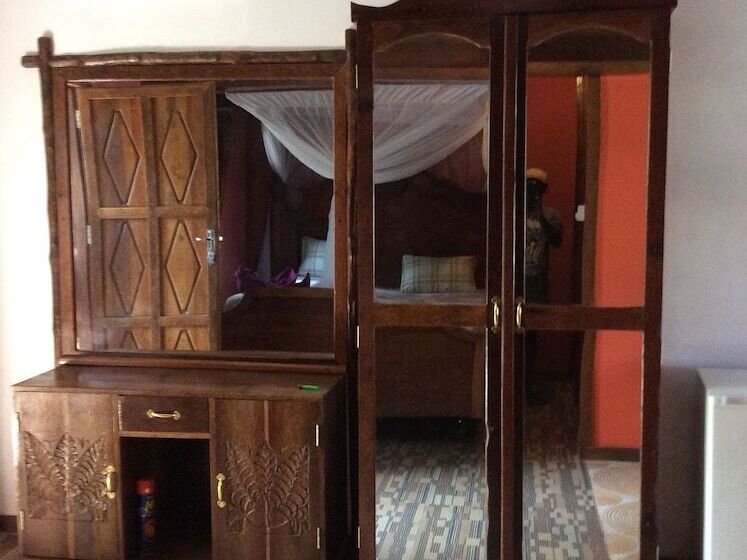 Hotel Kajibange Bar And Guesthouse