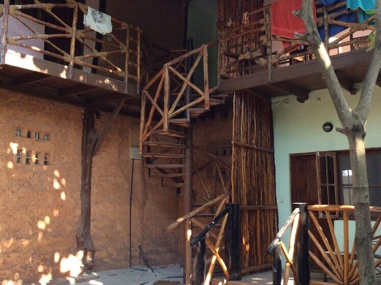 Hotel Kajibange Bar And Guesthouse