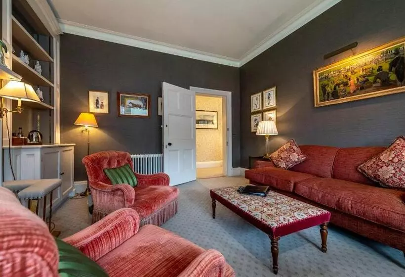 ホテル The Jockey Club Rooms