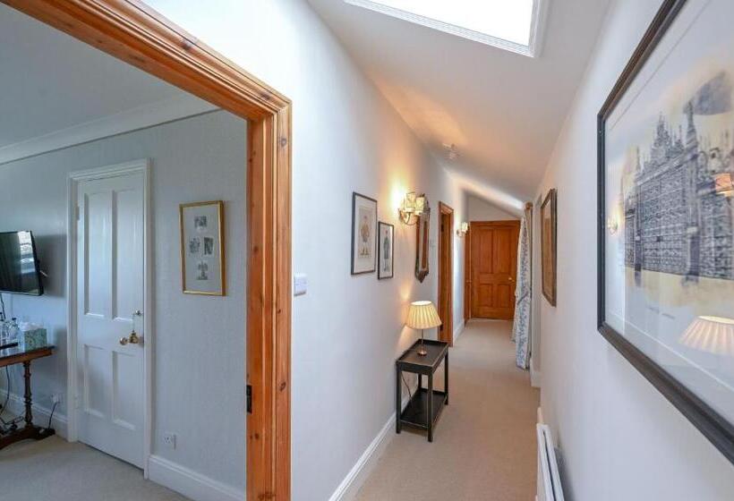 בית מלון כפרי The Jockey Club Rooms