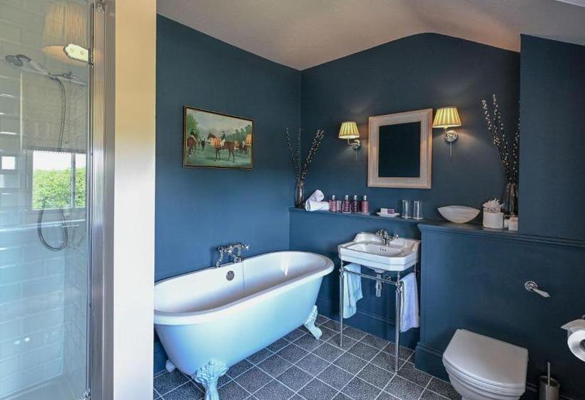 בית מלון כפרי The Jockey Club Rooms