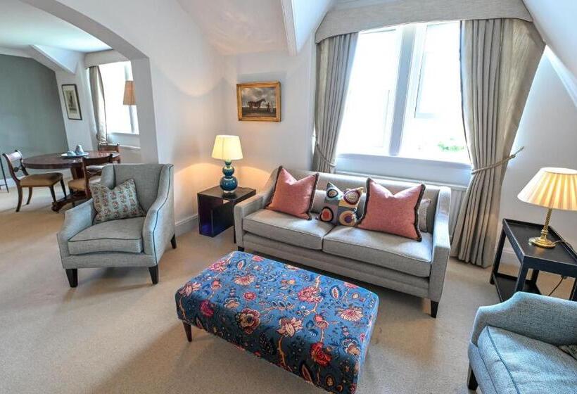 בית מלון כפרי The Jockey Club Rooms