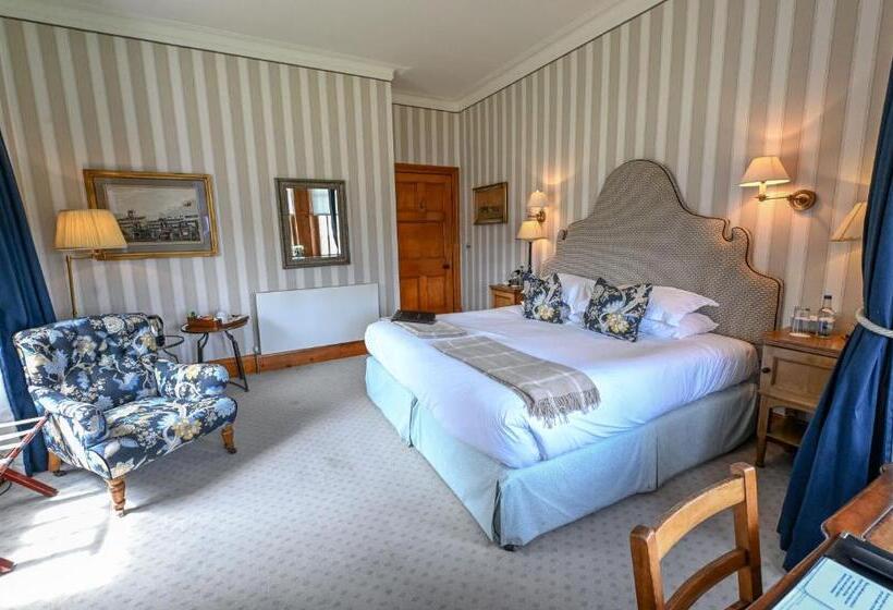 בית מלון כפרי The Jockey Club Rooms