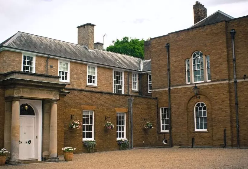 ホテル The Jockey Club Rooms