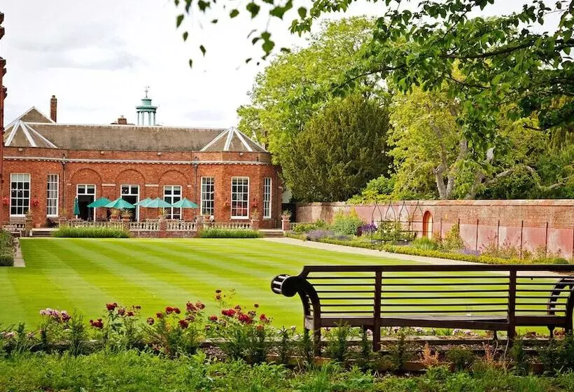 ホテル The Jockey Club Rooms