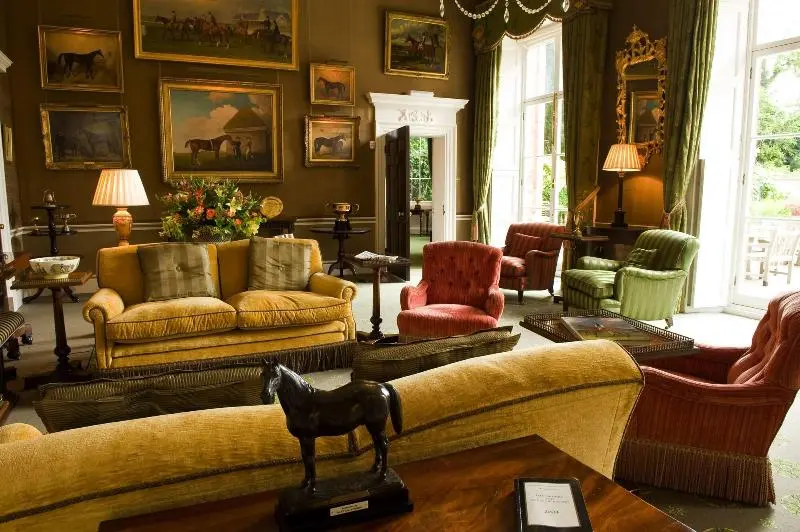 ホテル The Jockey Club Rooms