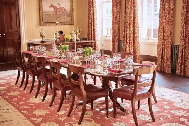 ホテル The Jockey Club Rooms