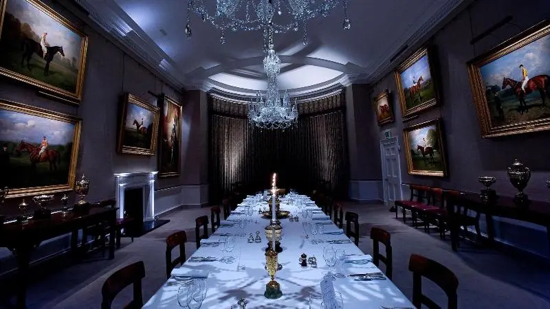 ホテル The Jockey Club Rooms