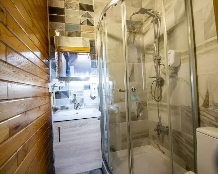 Royal Garden Suite And