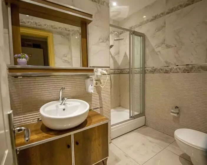 Royal Garden Suite And