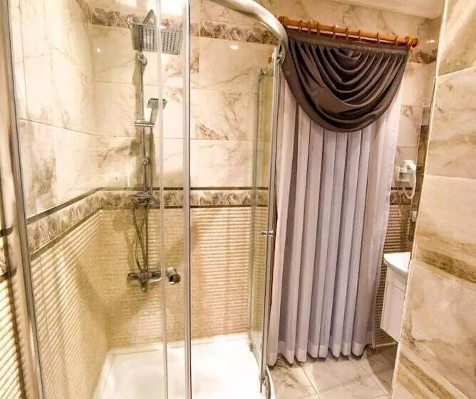 Royal Garden Suite And