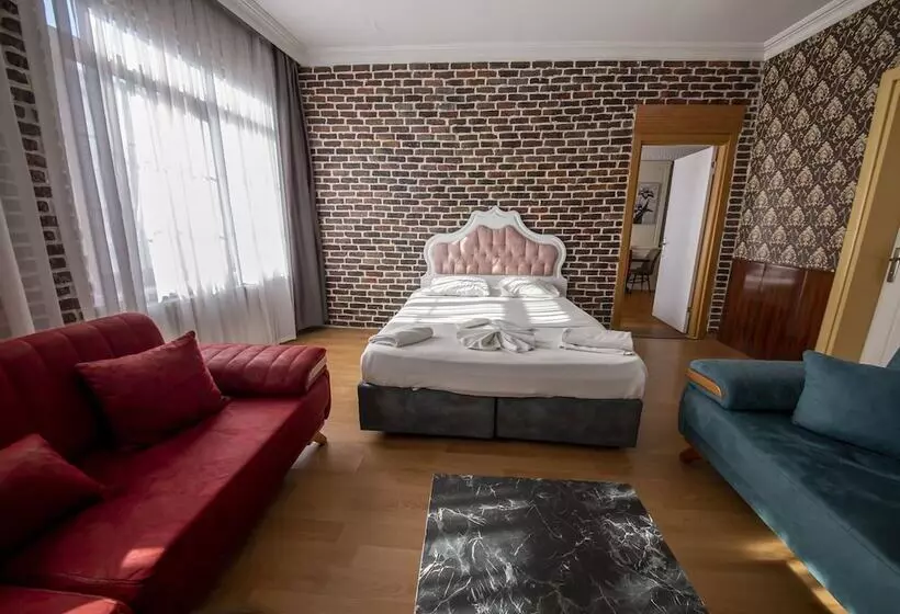 Royal Garden Suite And