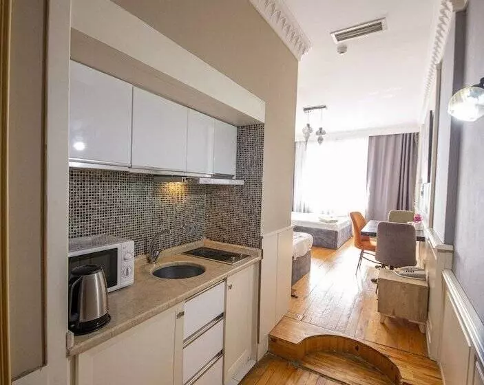 Royal Garden Suite And