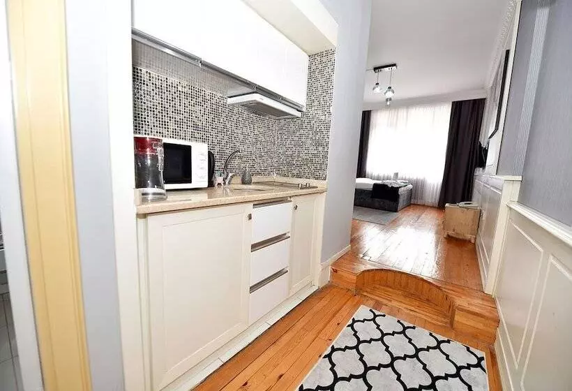 Royal Garden Suite And