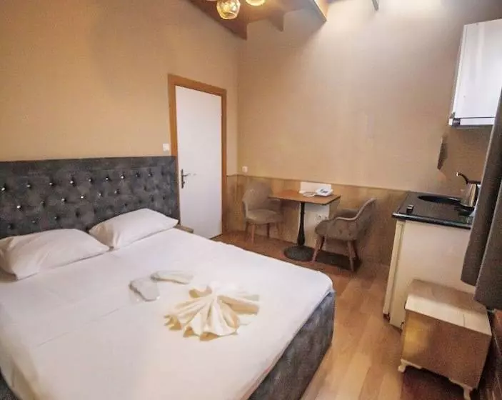Royal Garden Suite And