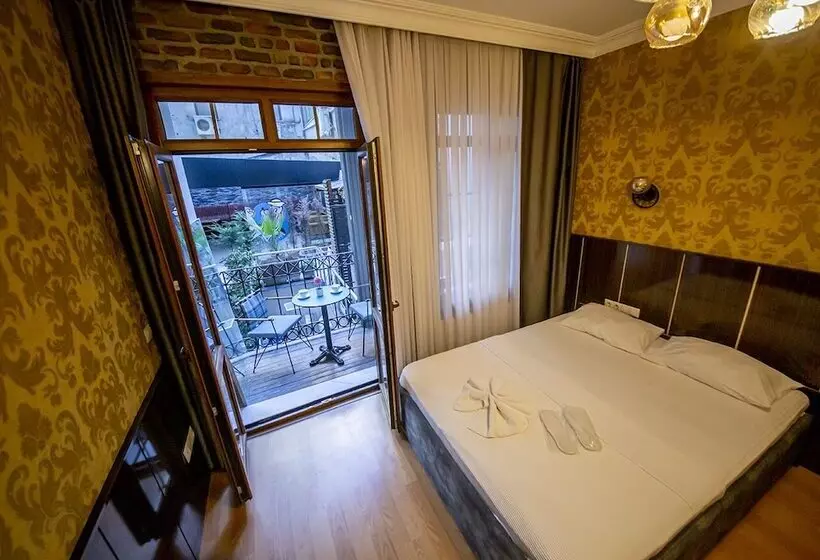 Royal Garden Suite And
