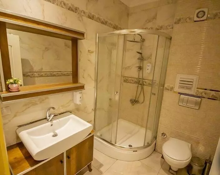Royal Garden Suite And