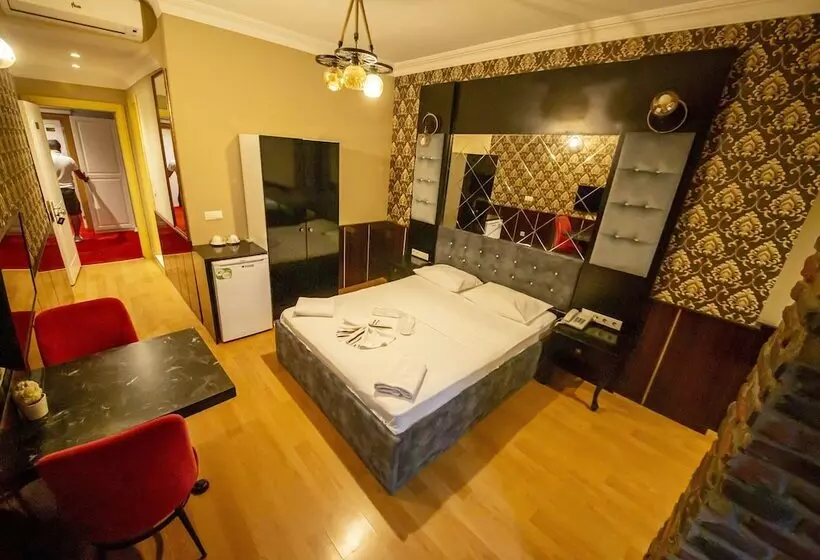 Royal Garden Suite And